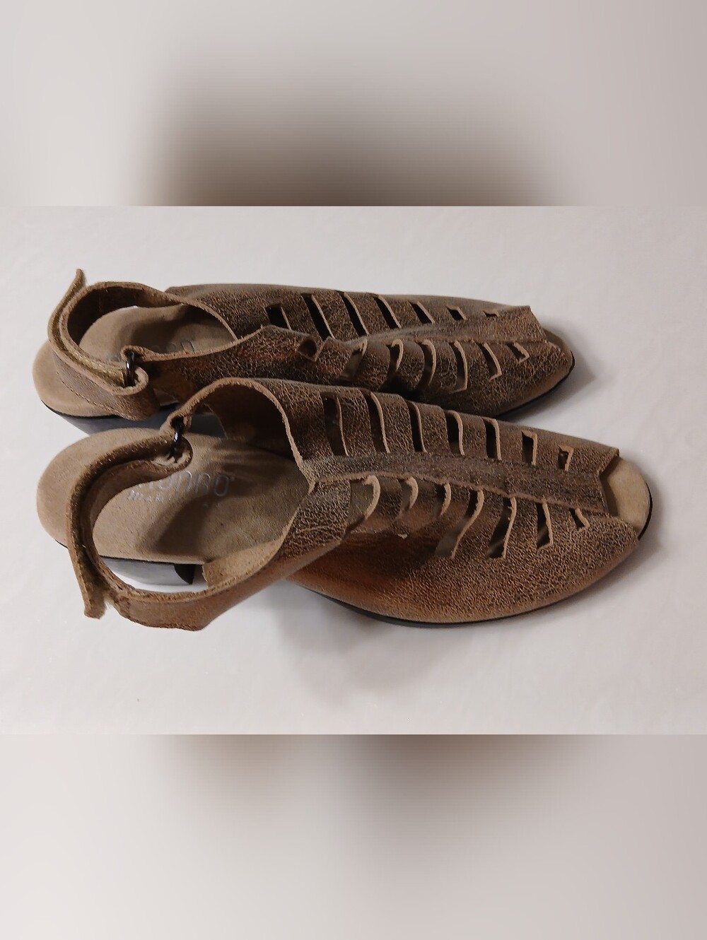 Munro American Abby Slingback Cutout Sandal – Cracked Gold – Size 8M